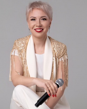 Ведущий/ведущая/тамада