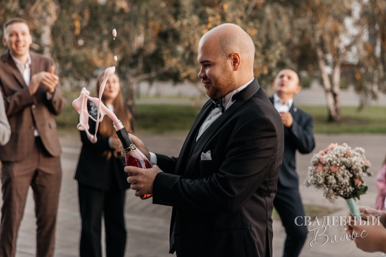 Прокат мужских костюмов и аренда смокингов RoSS